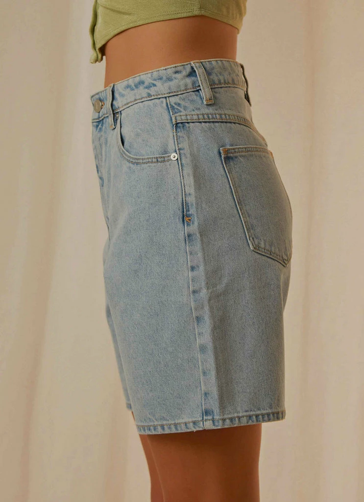 Abrand - A Carrie Short - Walk Away - Image 4