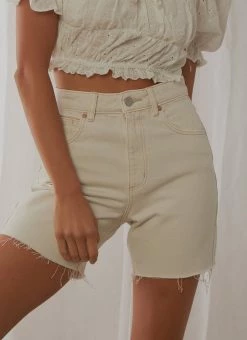 Abrand - A Claudia Cut Off Shorts - White Sand