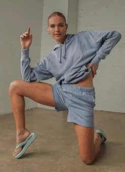 Champion - Vintage Dye Boyfriend Short - Wildflower Blue